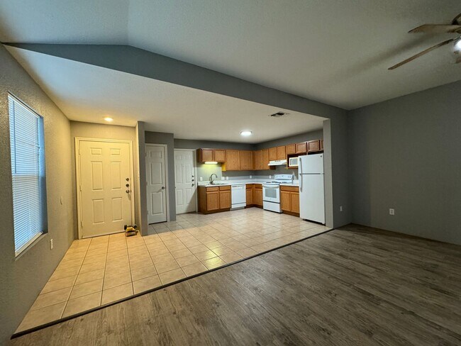 3814 Maverick Crk Rd in San Antonio, TX - Foto de edificio - Building Photo