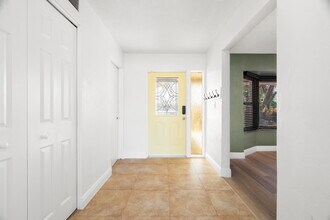 1455 54th Ave NE in St. Petersburg, FL - Foto de edificio - Building Photo