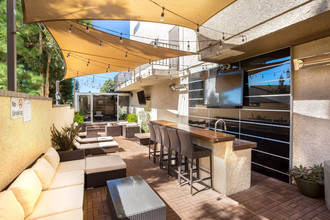 Strathmore Regency Apartments in Los Angeles, CA - Building Photo - Interior Photo