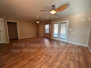 6025 Arroyo Dr in Farmington, NM - Foto de edificio - Building Photo
