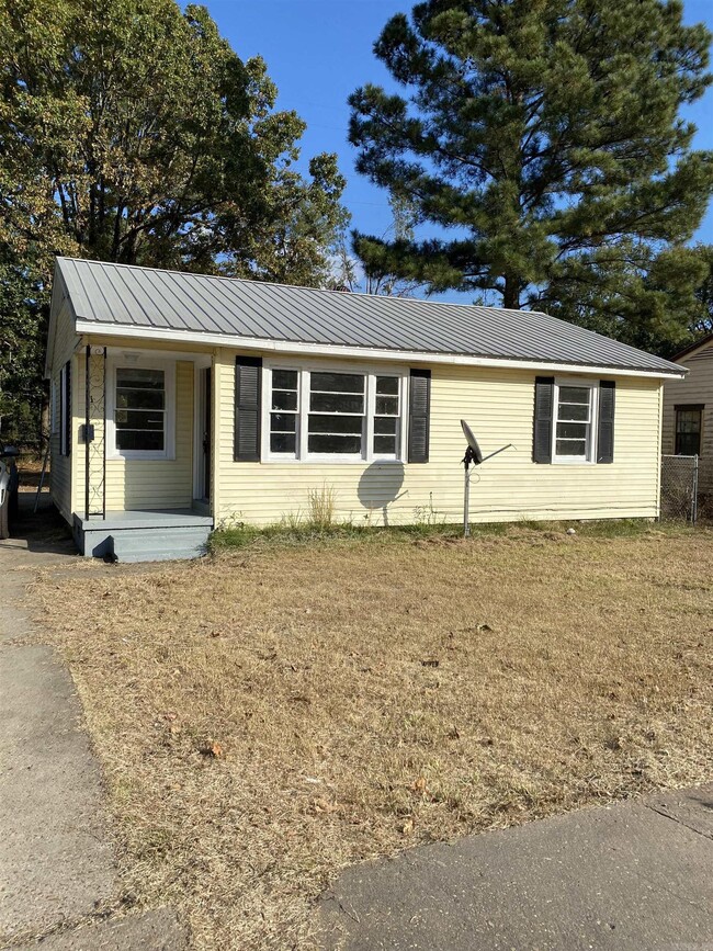 11 Shirley St in Pine Bluff, AR - Foto de edificio - Building Photo