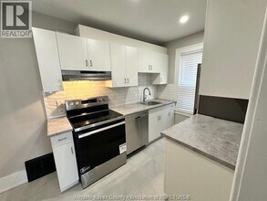 1179 Howard Ave in Windsor, ON - Building Photo - Building Photo