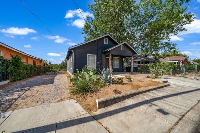 224 Forrest Ave in San Antonio, TX - Building Photo - Building Photo