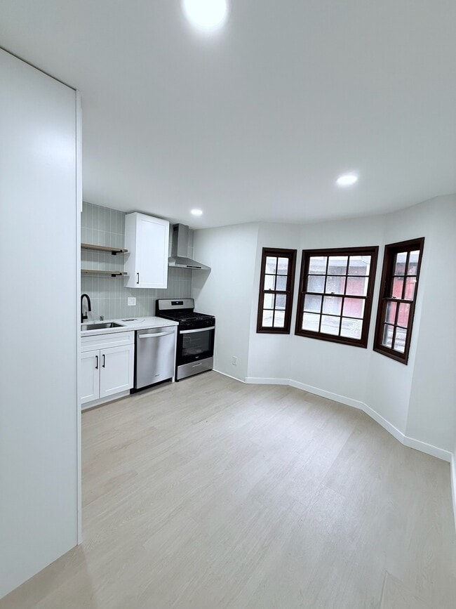 11940 Weddington St, Unit 19 in Valley Village, CA - Building Photo - Building Photo