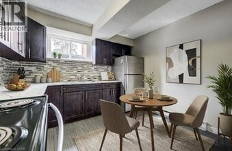 320 Erb St. W in Waterloo, ON - Building Photo - Building Photo