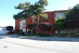 570 Mastick Ave in San Bruno, CA - Foto de edificio - Building Photo