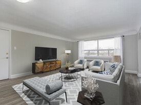 25 Nash Road N in Hamilton, ON - Building Photo