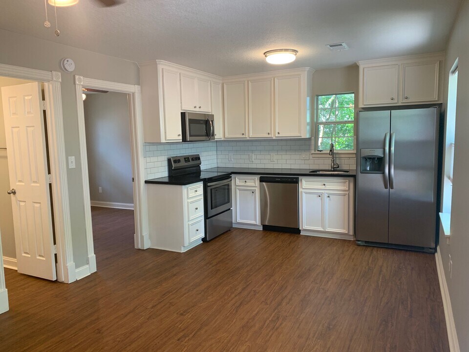 228 W 27th St, Unit B in Houston, TX - Building Photo
