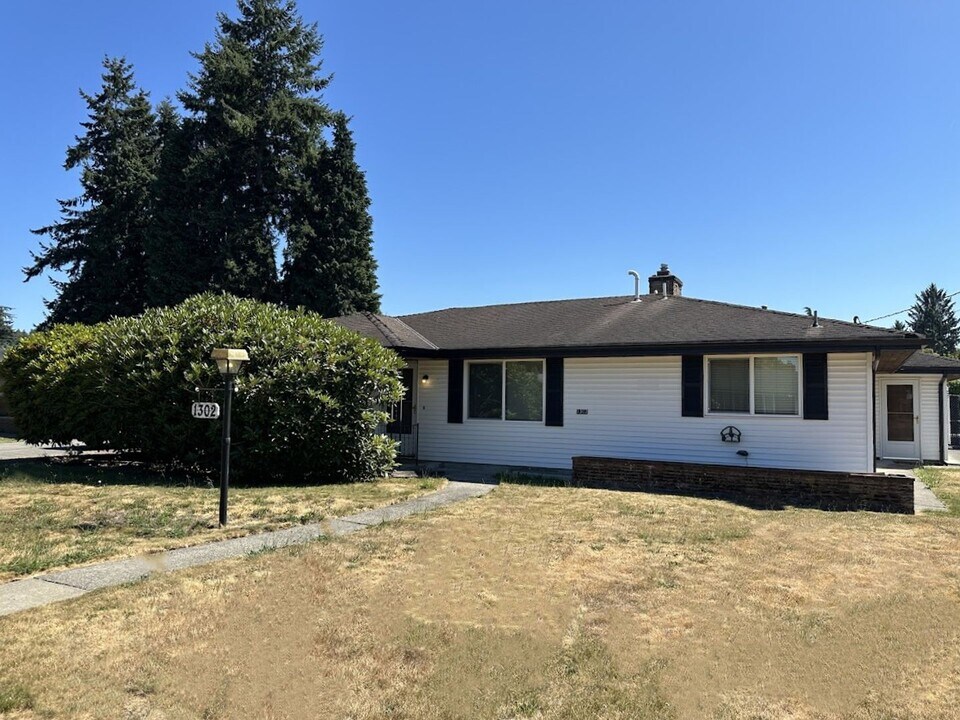 1302 12th St NE in Auburn, WA - Building Photo