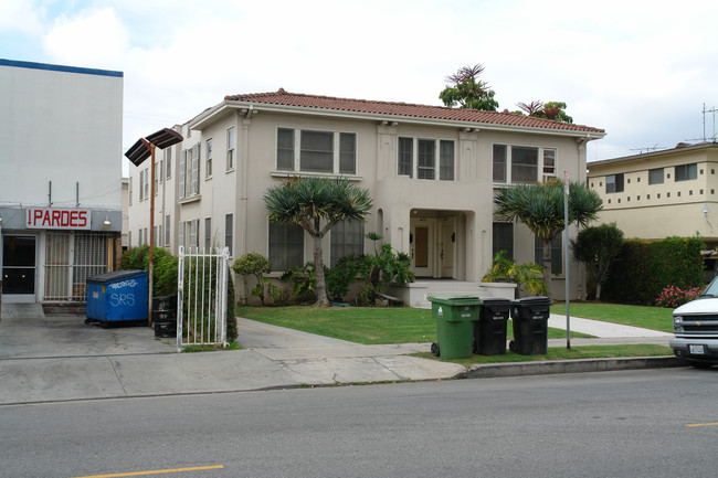 261 S Hobart Blvd in Los Angeles, CA - Foto de edificio - Building Photo