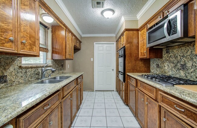 2508 Grape Ln in Pasadena, TX - Foto de edificio - Building Photo