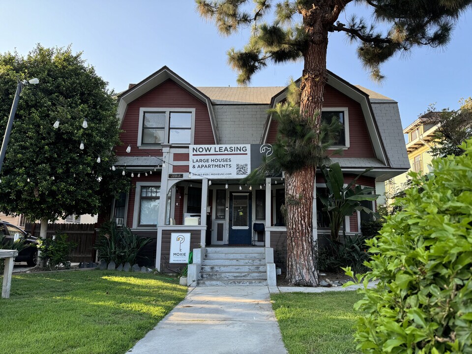 1083 W 30th St in Los Angeles, CA - Building Photo