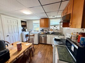249 Boston Ave, Unit 3 in Medford, MA - Building Photo