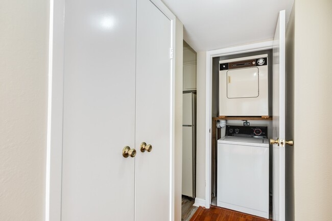 property at 7140 N Holiday Dr