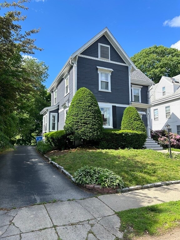 37 Burnham St in Belmont, MA - Building Photo - Building Photo
