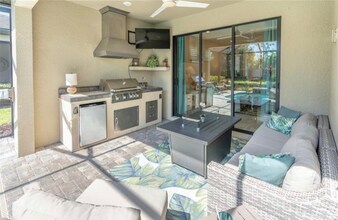 7662 Jacaranda Ln in Naples, FL - Building Photo - Building Photo