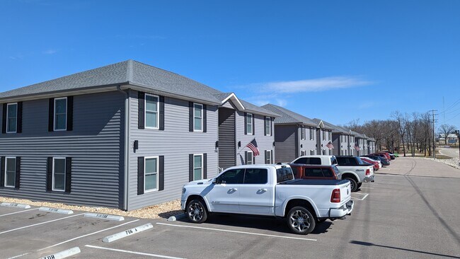 710 Hwy O in Gravois Mills, MO - Foto de edificio - Building Photo