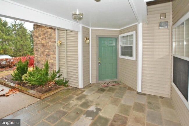 5608 Willoughby Newton Dr in Centreville, VA - Building Photo - Building Photo