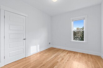 8 Roach St, Unit 1 in Boston, MA - Building Photo - Building Photo