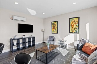 140 Pearl St, Unit SI ID1470148P in Chelsea, MA - Building Photo - Building Photo