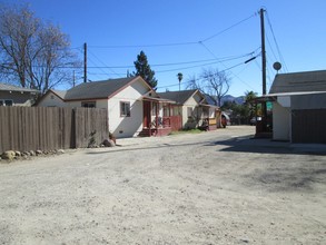 736 5th St in Fillmore, CA - Foto de edificio - Building Photo