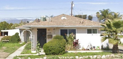 1327 E Kingsley Ave in Pomona, CA - Foto de edificio