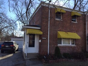 9819 S Clyde Ave in Chicago, IL - Building Photo - Building Photo