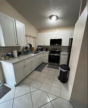 9287 NW 120th Terrace in Hialeah Gardens, FL - Building Photo - Building Photo