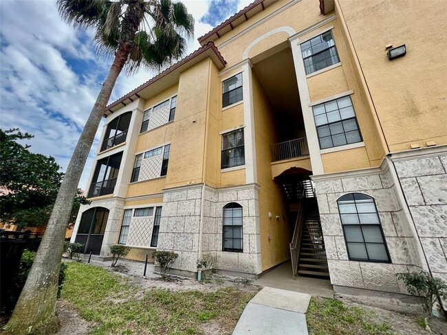 6153 Metrowest Blvd in Orlando, FL - Foto de edificio - Building Photo