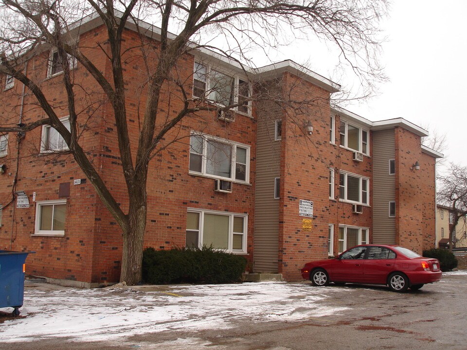 Radius Apartments in Riverdale, IL - Building Photo