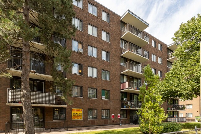 Bois-de-Boulogne Apartments in Montréal, QC - Building Photo - Building Photo