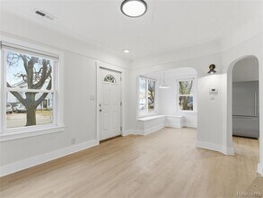 335 E Elza Ave in Hazel Park, MI - Building Photo - Building Photo