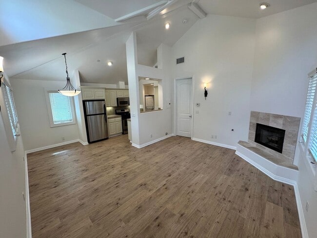 3707-3709 Telegraph Rd in Ventura, CA - Building Photo - Building Photo