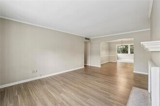 103 La Rue Pl NW in Atlanta, GA - Foto de edificio - Building Photo