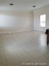 1695 SW 11th St-Unit -Unit103 in Miami, FL - Foto de edificio - Building Photo