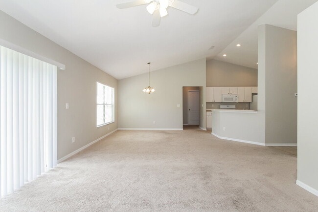 7616 Bristol Park Dr in Apollo Beach, FL - Foto de edificio - Building Photo