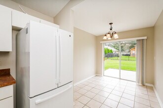 6171 Skylarkcrest Dr in Lithia, FL - Building Photo - Building Photo