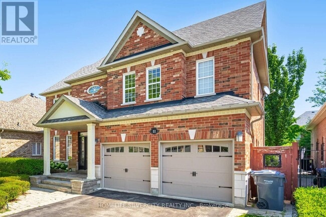 property at 11 Fontainebleu Rd