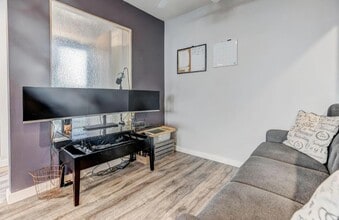 8027 Caminito de Pizza, Unit F in San Diego, CA - Foto de edificio - Building Photo