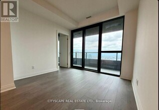 4015 The Exchange in Mississauga, ON - Building Photo - Building Photo