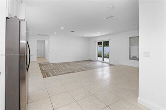 1110 S 14th Ave in Hollywood, FL - Building Photo - Building Photo