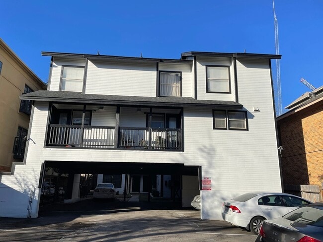 property at 912 W 22nd St