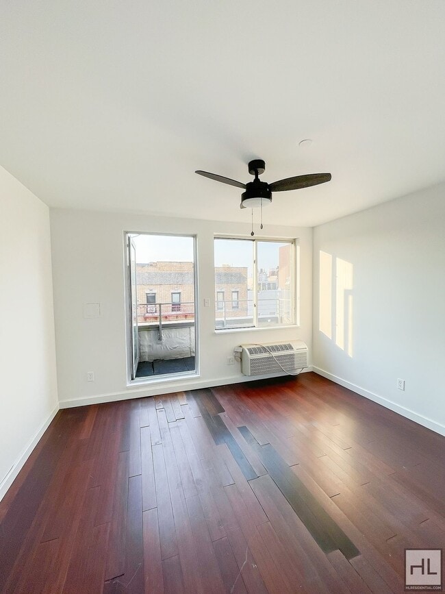 STANHOPE STREET / Spacious Bushwick 1-Bed  in Brooklyn, NY - Foto de edificio - Building Photo