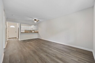 3555 S Carolina 544 Overpass in Conway, SC - Foto de edificio - Building Photo