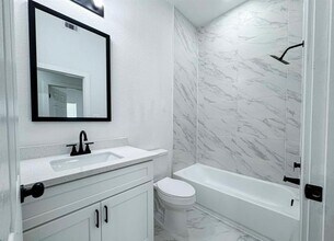 328 Clearwater St in Houston, TX - Building Photo - Building Photo