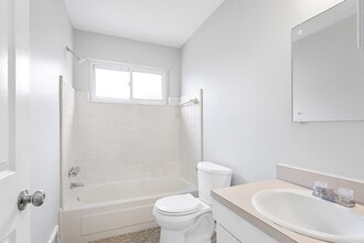 426 Oak St in Wyandotte, MI - Building Photo - Building Photo