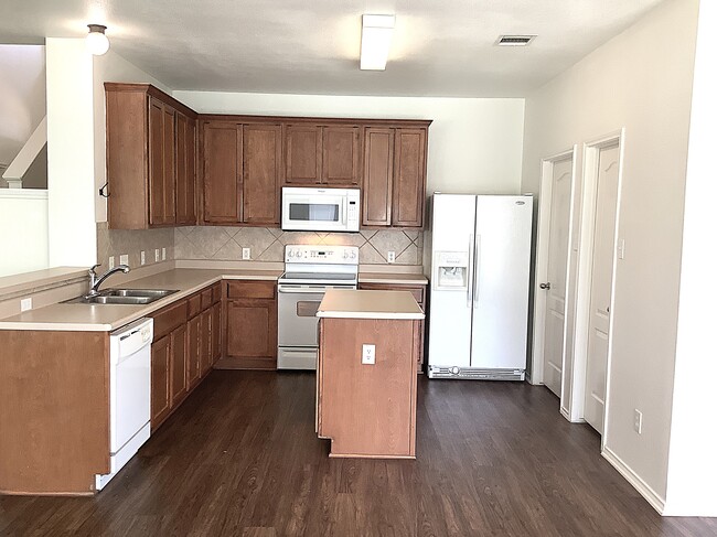 109 Castle Dr in Hutto, TX - Building Photo - Building Photo
