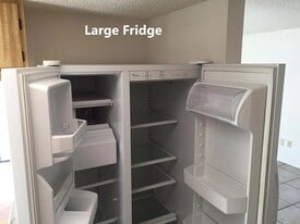 127 Camphor Cir, Unit 127 B Camphor Circle in Oldsmar, FL - Building Photo
