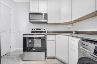 1036 SW 5th St in Miami, FL - Building Photo - Building Photo