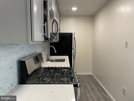 910 Arch St, Unit 2M in Philadelphia, PA - Building Photo